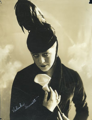 Playing the femme fatale was Suratt's strength through the 1910s.
